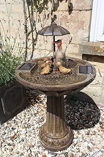 Garden Mile Novelty Duck Family Water Fountain with Umbrella - Solar Powered Freestanding Stone Bird Bath Water Feature - Garden Ornament Outdoor Decorative Centrepiece for Pond, Patio and Lawn Decor